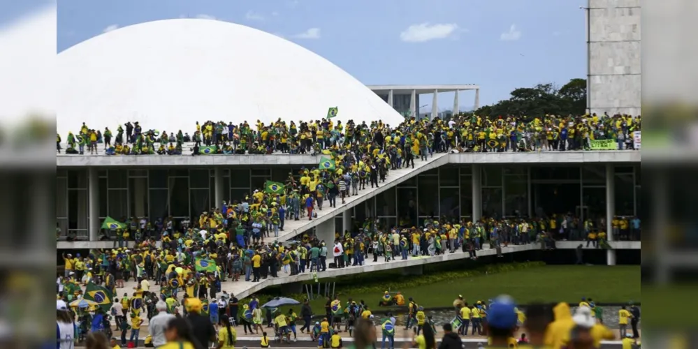 No dia 8 de janeiro, manifestantes golpistas invadiram e depredaram as sedes dos Três Poderes, em Brasília