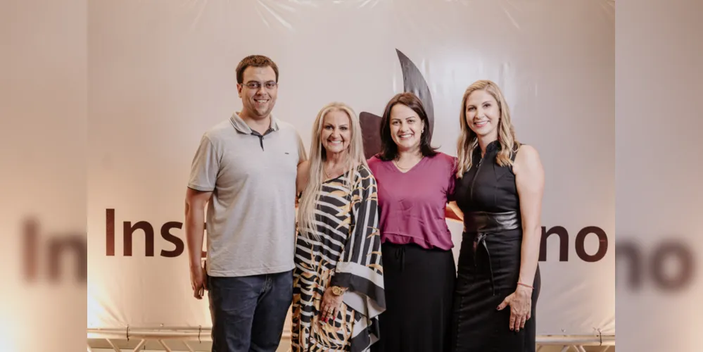 Helder Ribeiro, Sharon Pontes, Fernanda Ribeiro e Luciana de Paula Souza