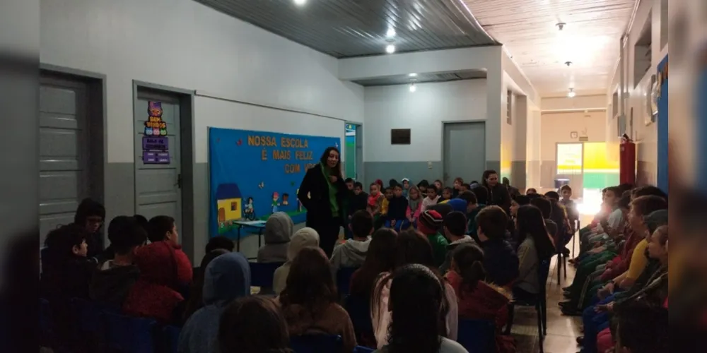 A visita da psicóloga teve como intuito trabalhar assuntos impotantes com maior proximidade e constância