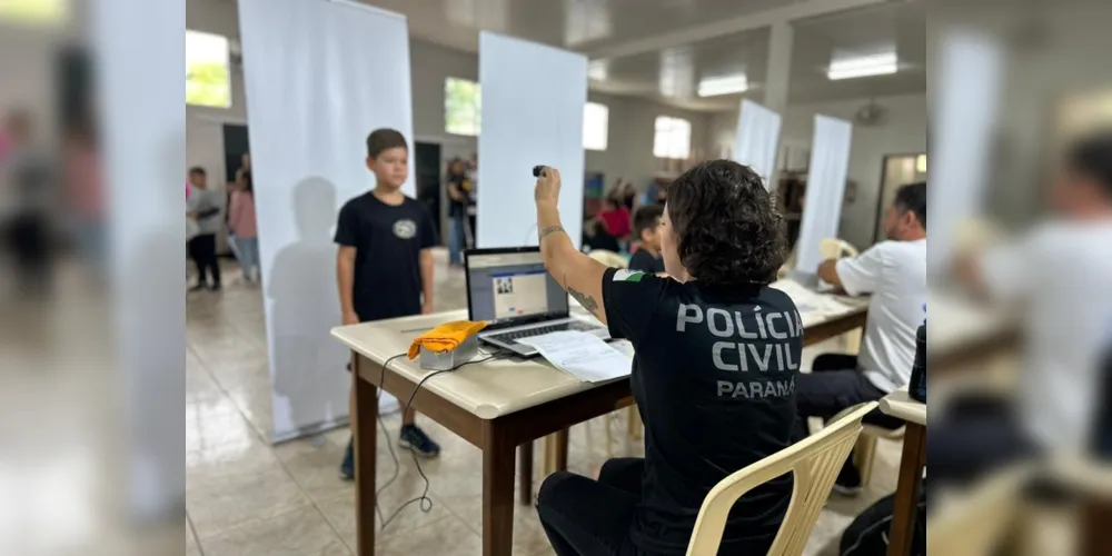 A Polícia Civil do Paraná levou serviços de polícia judiciária e orientação à população palmeirense durante o PCPR na Comunidade, que ocorreu entre os dias 02 e 04 de outubro