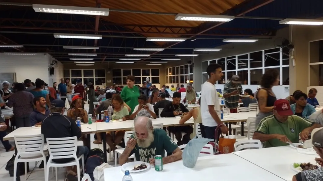 Jantar reuniu cerca de 200 pessoas.