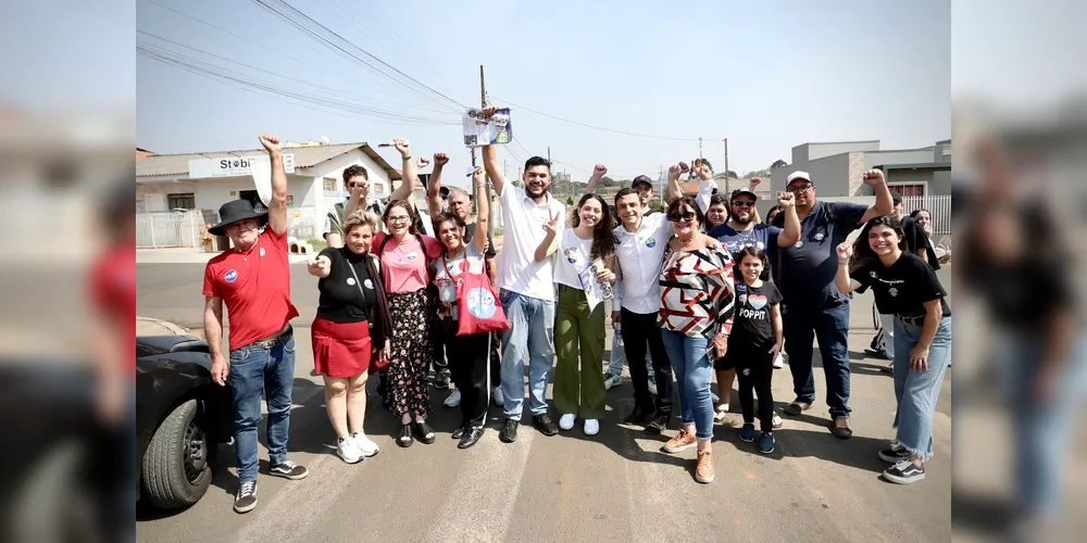 Aliel Machado (PV) esteve em vilas da cidade para se aproximar dos eleitores