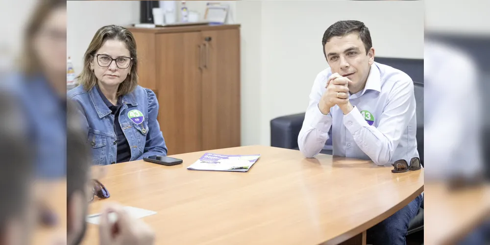 Liliane Chociai (PSB) e Aliel Machado (PV) durante reunião, nesta quinta-feira (5)