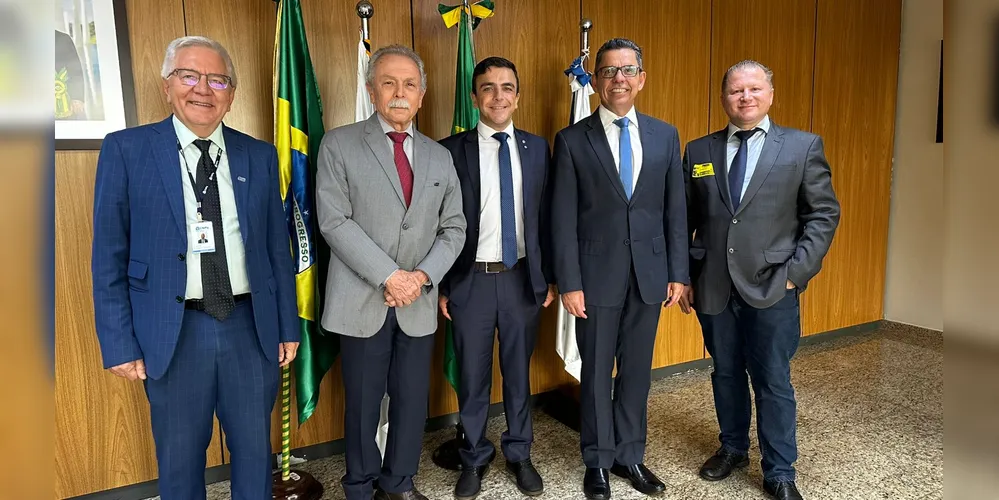 Da esquerda para a direita: Olival Freire Junior, Ricardo Galvão, Miguel Sanches Neto, Aliel Machado e Rodrigo Zardo