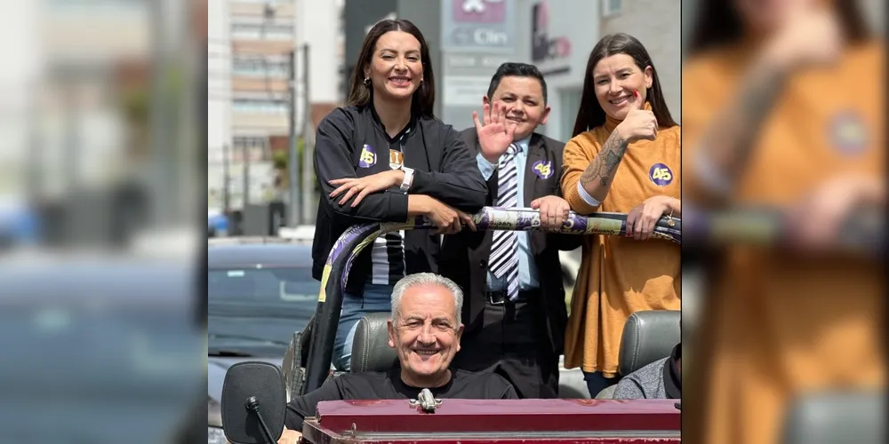 'Grupo dos Canto' durante ações de campanha, nas ruas de Ponta Grossa