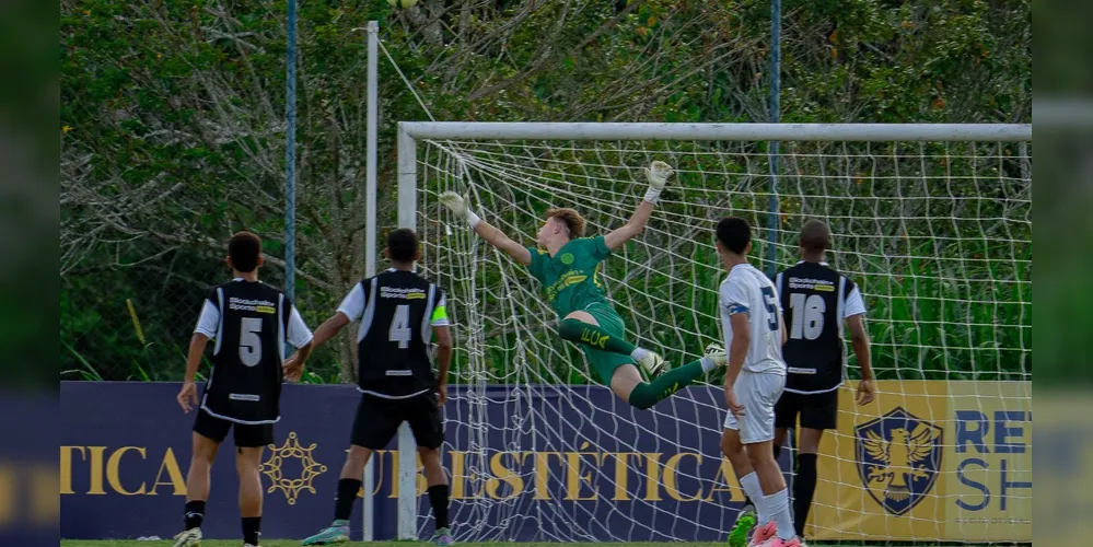 O jovem atleta, de 1,90m, passou pelas categorias de base do Fantasma, mas não teve muitas oportunidades e foi dispensado pelo clube