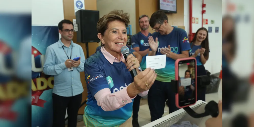 Prefeita Elizabeth Schmidt participou do sorteio, nesta sexta-feira (13)