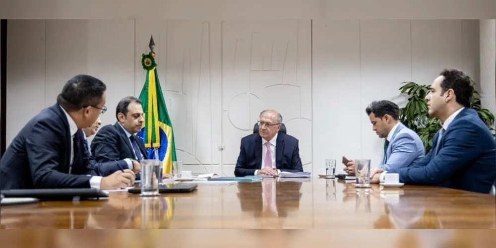 Fábrica será construída em Ponta Grossa. Acordo foi selado com o vice-presidente da República, Geraldo Alckmin