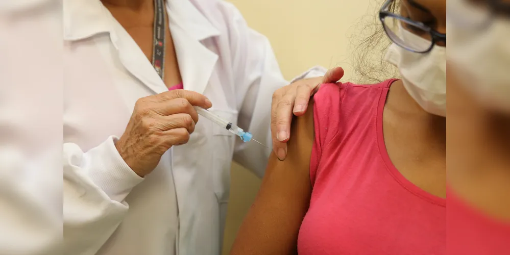 A vacinação contra a gripe é voltada especialmente aos grupos prioritários