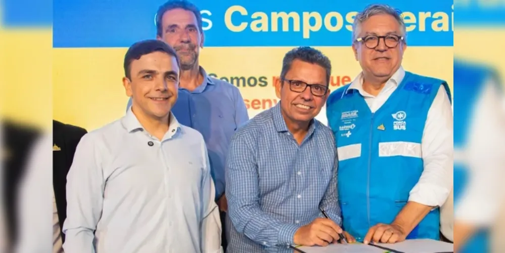 Foto foi registrada na  da ordem de serviço para construção do Centro Especializado em Reabilitação