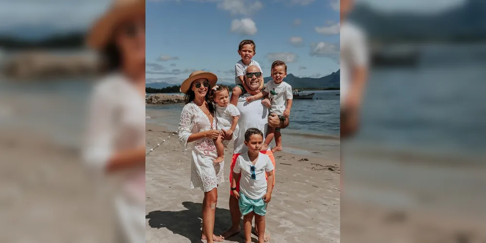 Na última segunda-feira (12), o empresário Felippe Vargas foi envolvido por uma enxurrada de carinho e homenagens pela celebração de seu aniversário.
Reconhecido por sua presença marcante em diversos empreendimentos da nossa cidade, Felippe celebrou essa data especial ao lado de sua amada esposa, Fernanda Vargas, e de seus queridos filhos Lucca, Theo, Gael e Liz Maria.
É inspirador testemunhar o elo de amor e cumplicidade que une essa família.
Da Coluna RC, estendemos nossos mais sinceros votos de alegria, prosperidade e sucesso ao aniversariante e sua adorável família.
