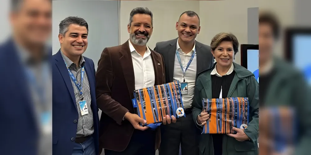Vice-prefeito Pastor Moisés Faria e prefeita Elizabeth Schmidt se encontraram com lideranças da Caixa Econômica Federal