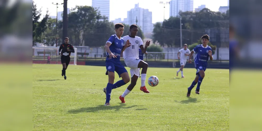 Foto da vitória do Sub-15 do Fantasma por 2 a 1 sobre o Foz do Iguaçu