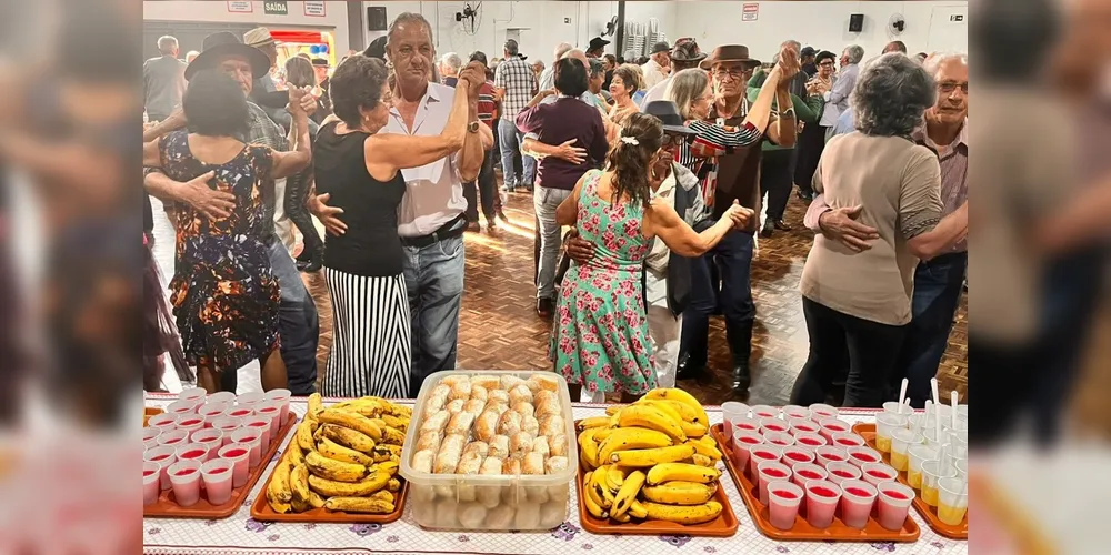 O Baile da Família faz parte da programação temática mensal do CECON e celebra o Dia Internacional da Família
