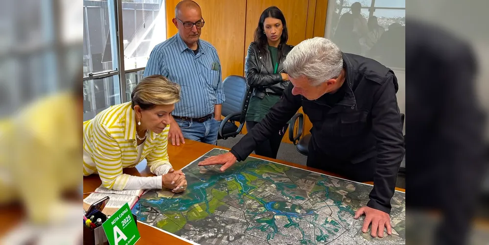 Elizabeth se reuniu com arquitetos e urbanistas, que explicaram o projeto à prefeita, no final de abril