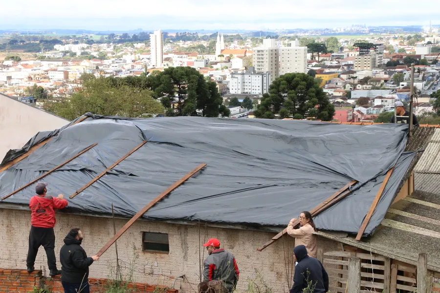 Bombeiros deslocam equipes  de outras cidades para auxiliar Castro após chuvas