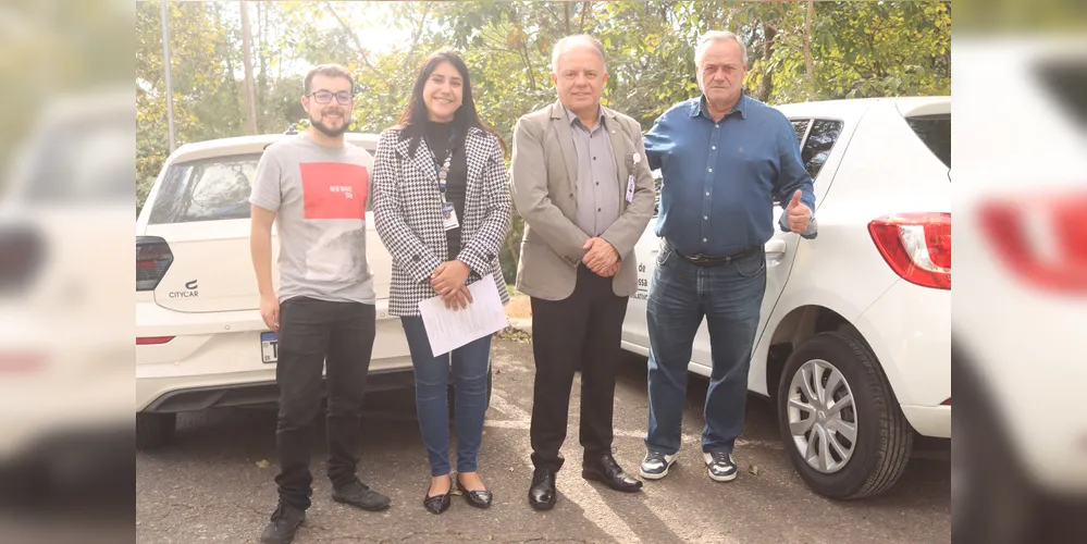 Veículo é um Renault Sandero