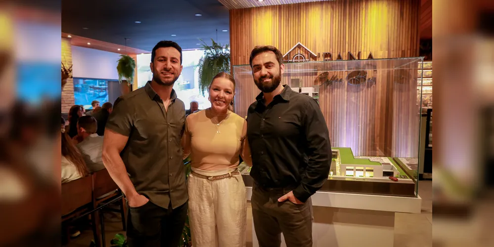 Na foto, Nader Bazzi, Marcela Slob e Nasser Bazzi