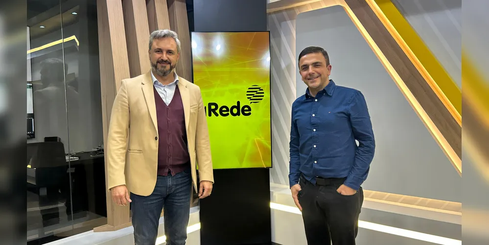 Os deputados estadual Fabio Oliveira (esquerda) e Aliel Machado (direita) estiveram presentes na sede do Grupo aRede na última sexta (16)