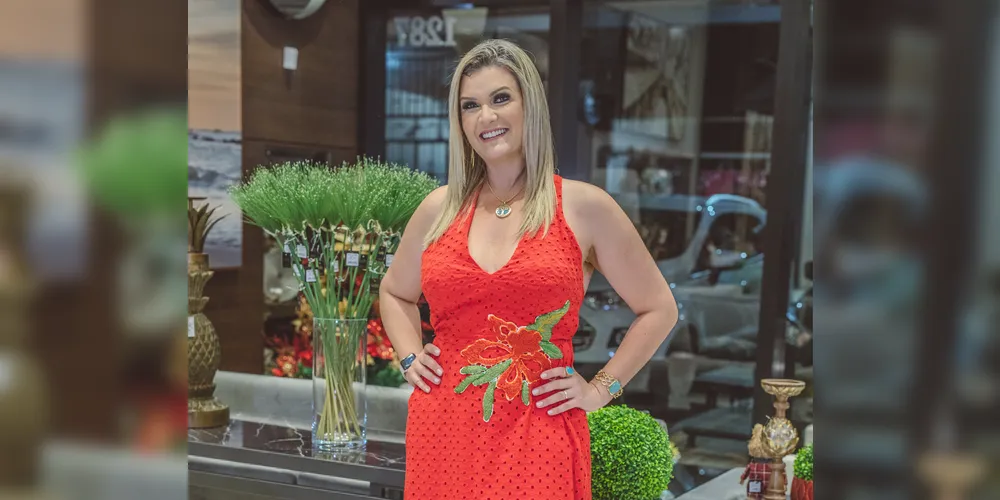 Nesta quarta-feira (20), a talentosa empresária e fotógrafa Evelyn Ferreira Coraiola celebra mais um ano de vida. Evelyn, que transforma sensibilidade em arte por meio de suas lentes, inspira pelo talento, carisma e dedicação. Que esta nova fase seja marcada por inspirações renovadas, projetos grandiosos e uma colheita farta de conquistas. Da Coluna RC, votos de felicidades plenas e um ano luminoso.