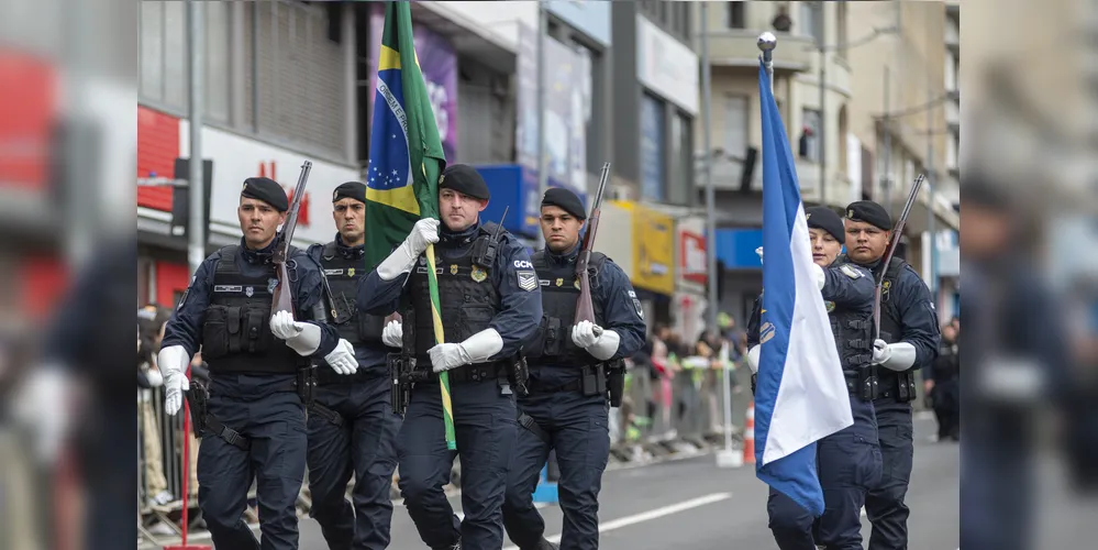 Desfile de Sete de Setembro, na Av Vicente Machado, em Ponta Grossa.