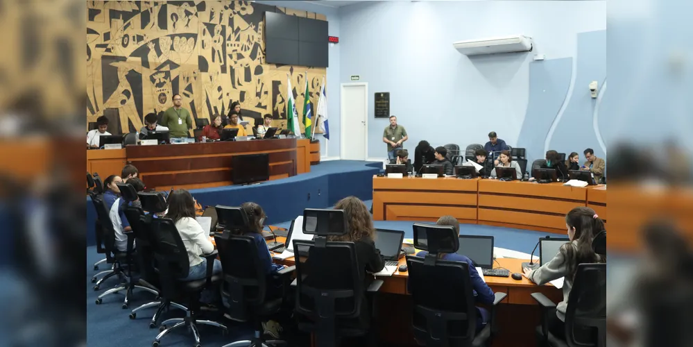 Sessão ocorreu nesta quinta-feira (28) e abordou temas como diretrizes para o atendimento humanizado e responsável no sistema público de saúde